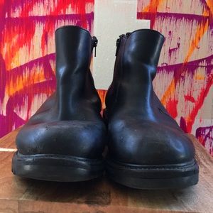 Frye Men’s zip up black leather motorcycle boot size 12D.